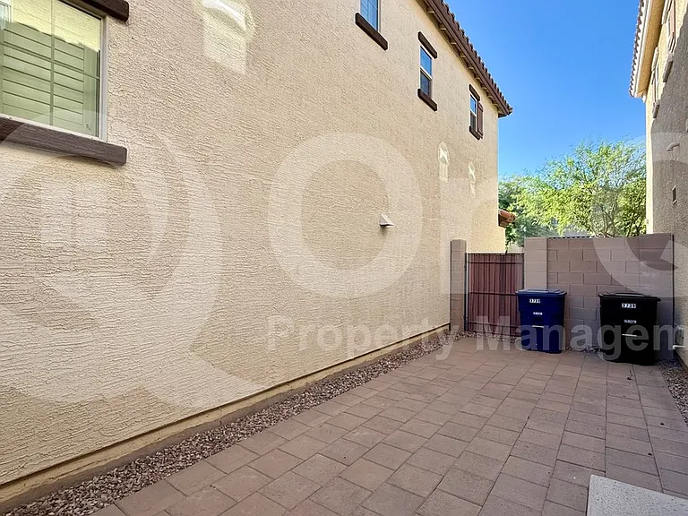 3739 E Trinity Ln — Photo 2
