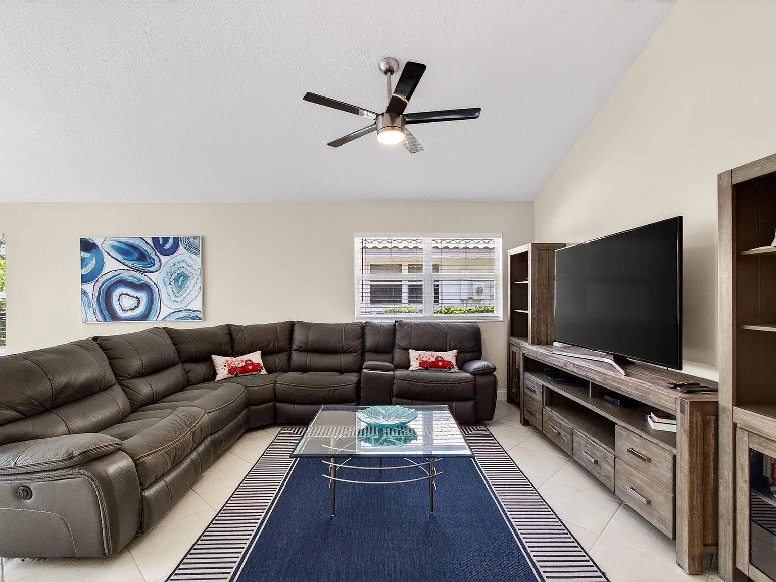 2 bed, 2.5 bath, 1527 sqft, $12,000 — Photo 4