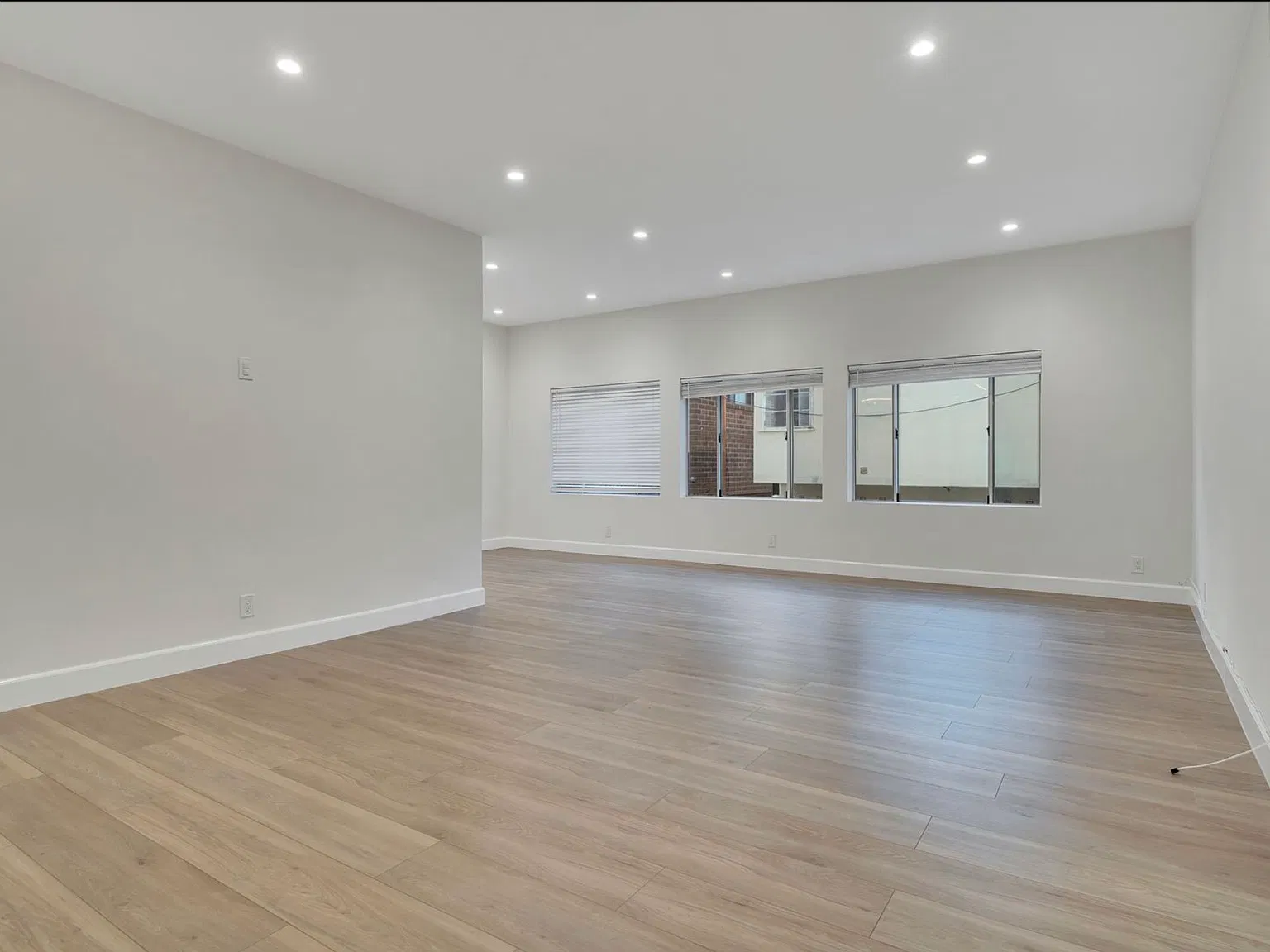 2 bed, 1300 sqft, $4,595 — Photo 3