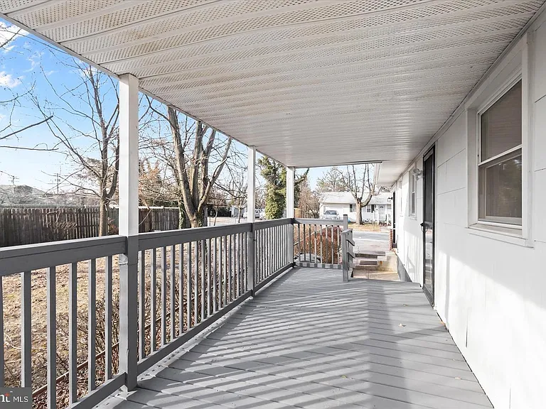 517 Winters Ln — Photo 34