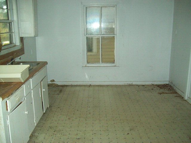 2nd image of 203 Monroe St