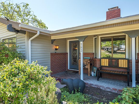 2nd image of 183 NE Scenic Dr