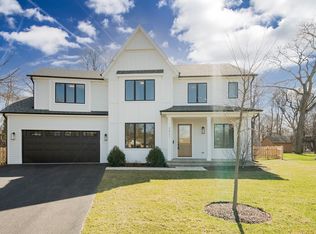 2421 Sumac Cir, Glenview, IL