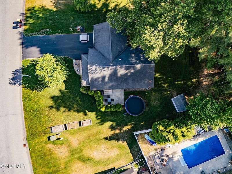 4th image of 5 Charlton Lane