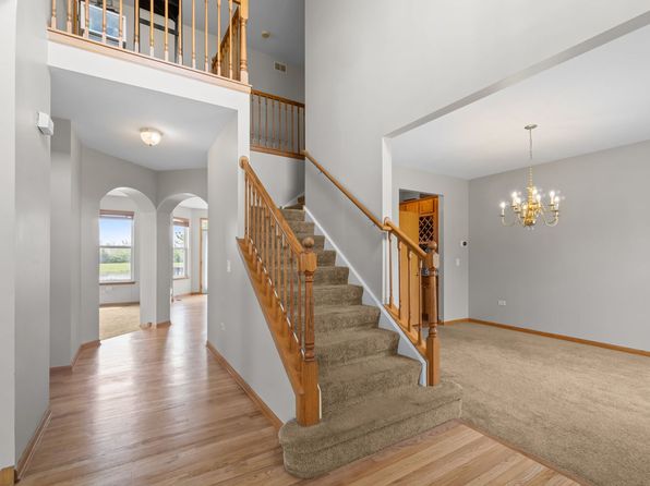 861 Bellflower Ln, Bolingbrook, IL 60440