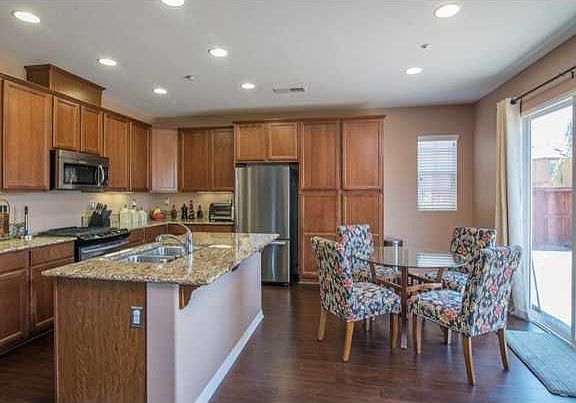 4th image of 587 Chandler Ct
