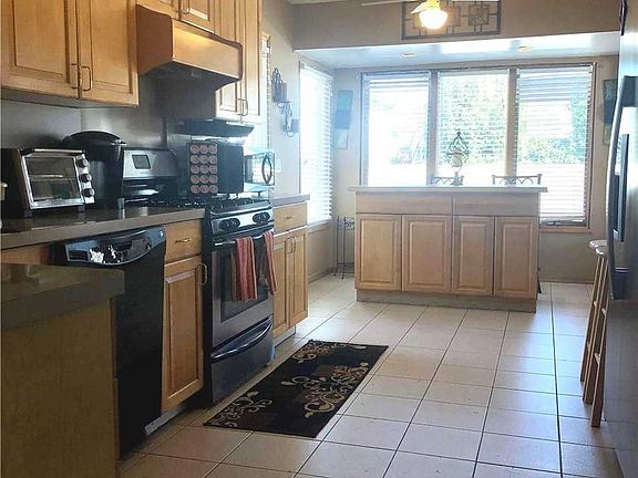 3rd image of 293 W 20th St