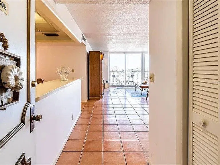 675 S Gulfview Blvd #805 in Clearwater Beach, FL 33767 — Photo 2