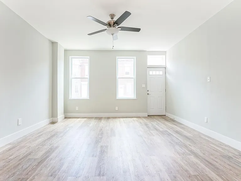 2733 Oakford St — Photo 1