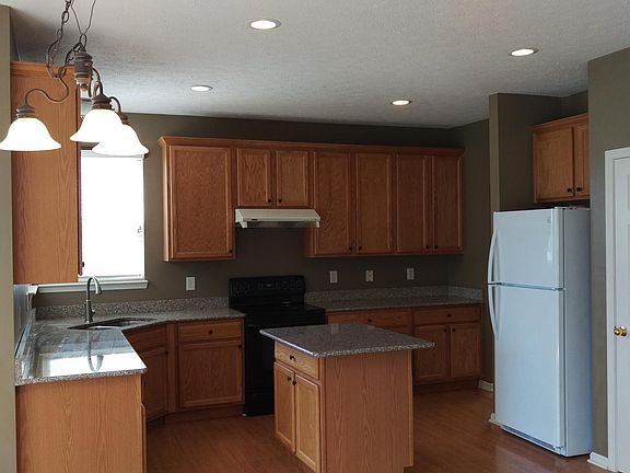 kitchen, bright daylight, granite counter tops