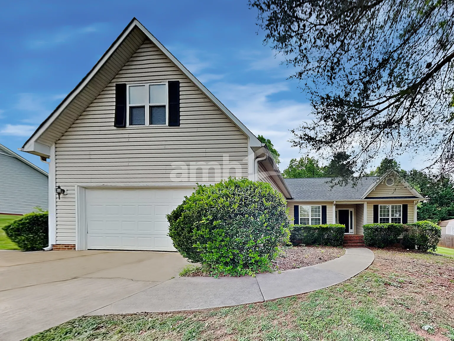 3 bed, 2.0 bath, 2135 sqft, $2,310 — Photo 1