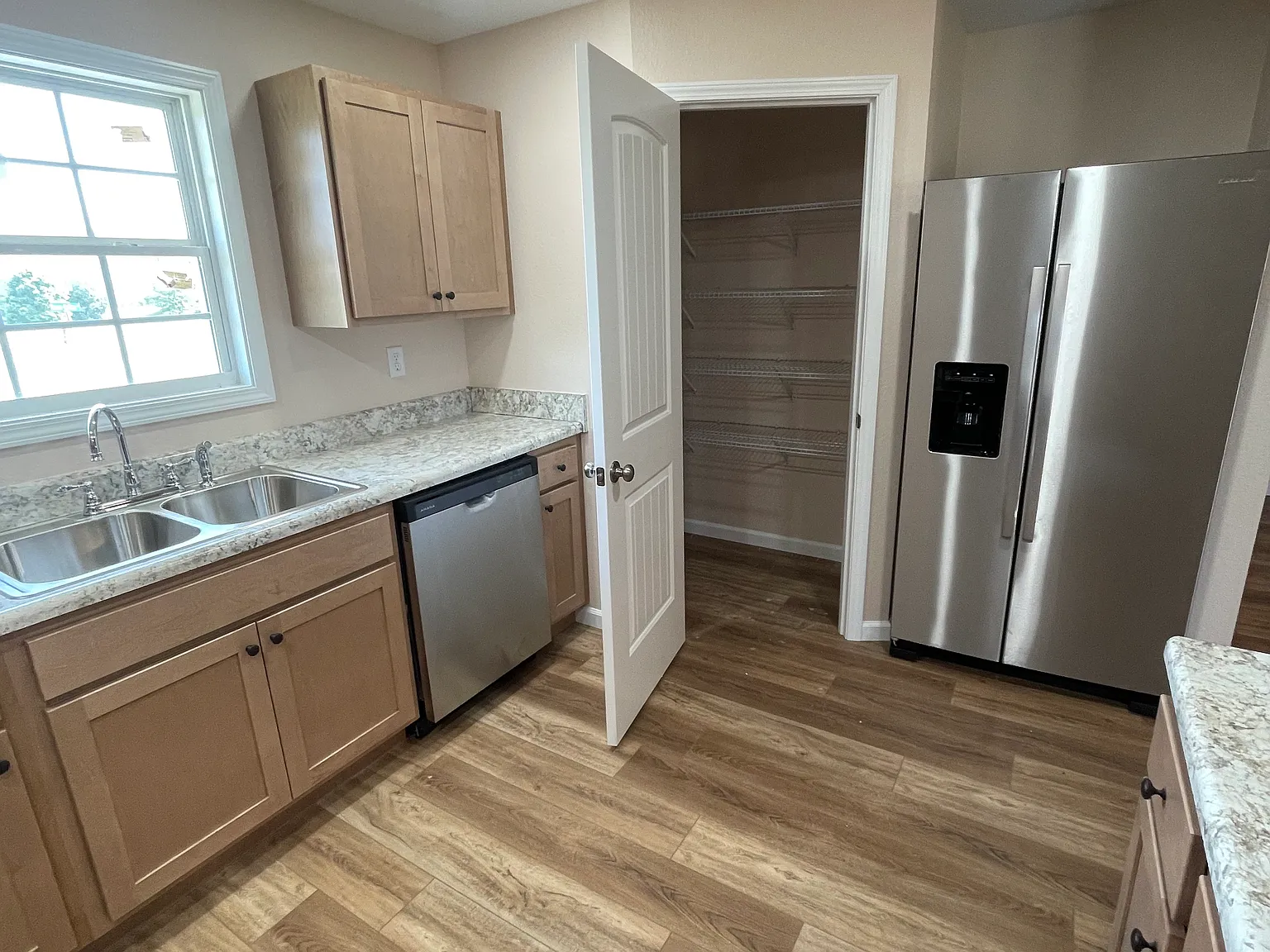 3 bed, 1400 sqft, $1,950 — Photo 3