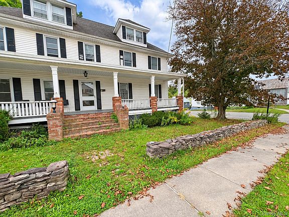3rd image of 39 Maple Avenue