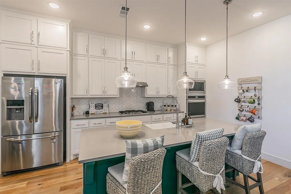 Picture 2 - 2425 Longspur Dr