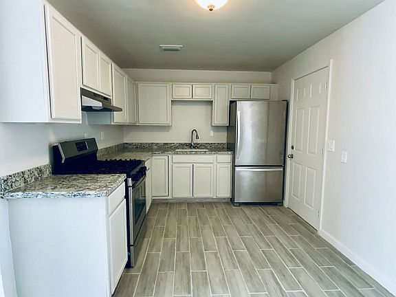 4th image of 310 N 2nd Pl