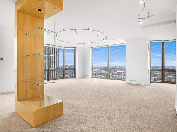 5th image of 2650 N Lakeview Ave #3102-04