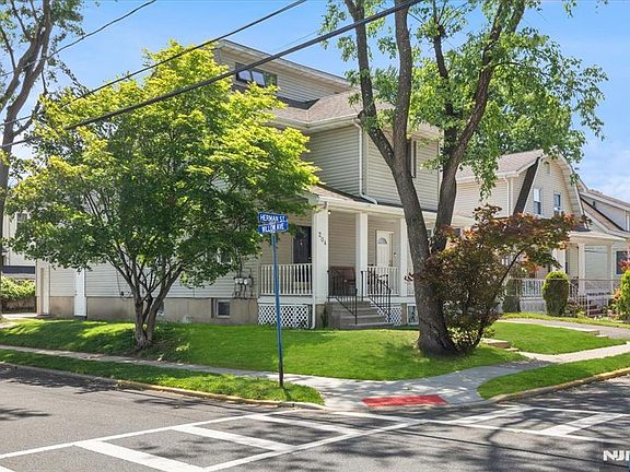 4th image of 204 Herman St