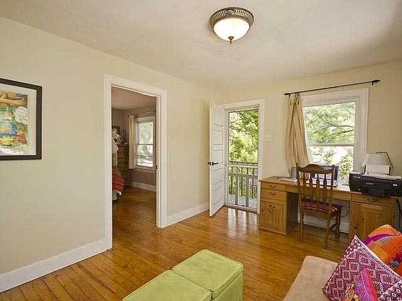 2nd image of 4301 Caswell Ave #B