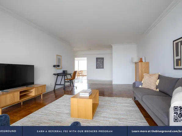 985 5th Avenue image 4 of 28