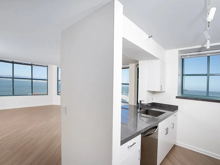 South Beach Marina Apartments — Photo 7