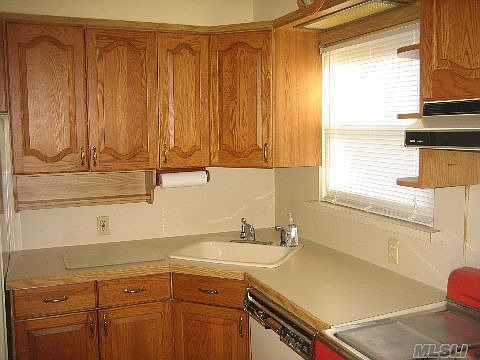 4th image of 3872 Franklin Ave