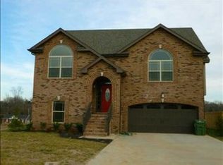 818 Carousel Ct, Clarksville, TN 37043