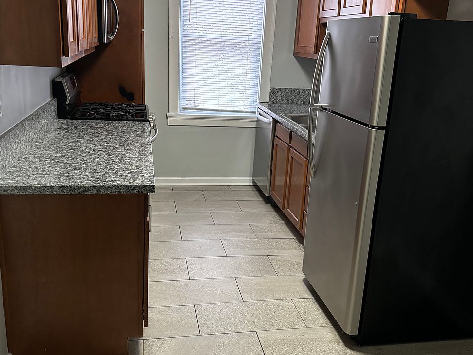 2nd image of 1218 California Ave APT 6