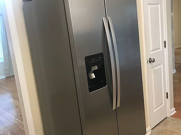 4th image of 608 Salisbury Ln