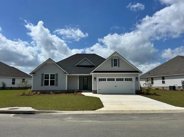 3920 Landings Cir, Hahira, GA 31632