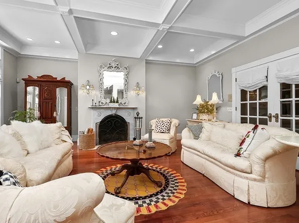 2 Country Way, Hopkinton, MA 01748