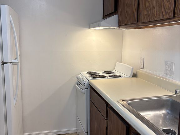 3rd image of 729B Poinsettia Ave Floor 729