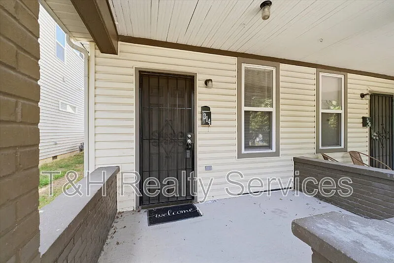 2 bed, 1.5 bath, 1001 sqft, $1,125 — Photo 3
