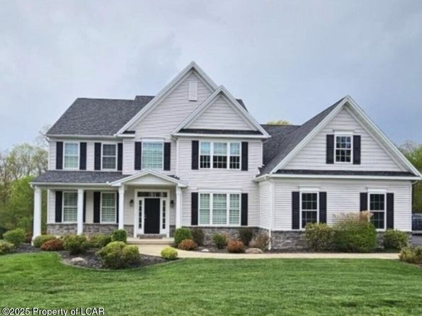 1124 Woodberry Dr, Mountain Top, PA 18707