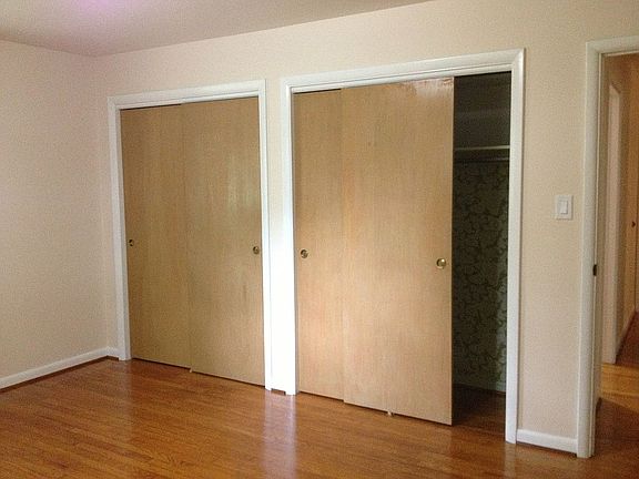 Medium bedroom closets
