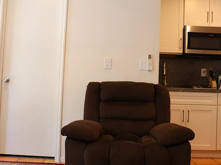 10463 Wystone Ave — Photo 12