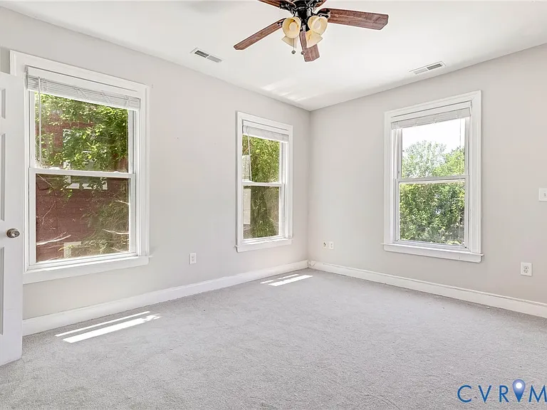 712 N 24th St — Photo 22