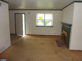 1805 Village Green Dr, Gilbertsville, PA 19525