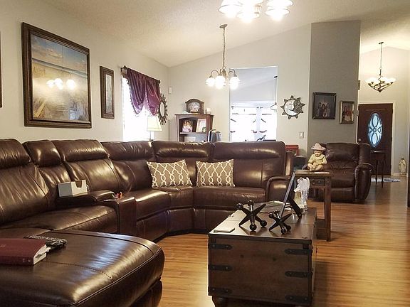 3rd image of 113 Braeburn Cir