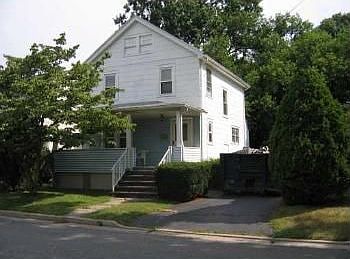 2nd image of 123 Pine St