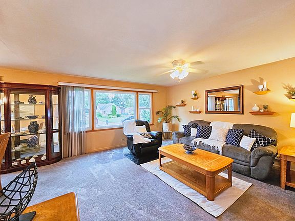 4th image of 429 W Greenfield Ave