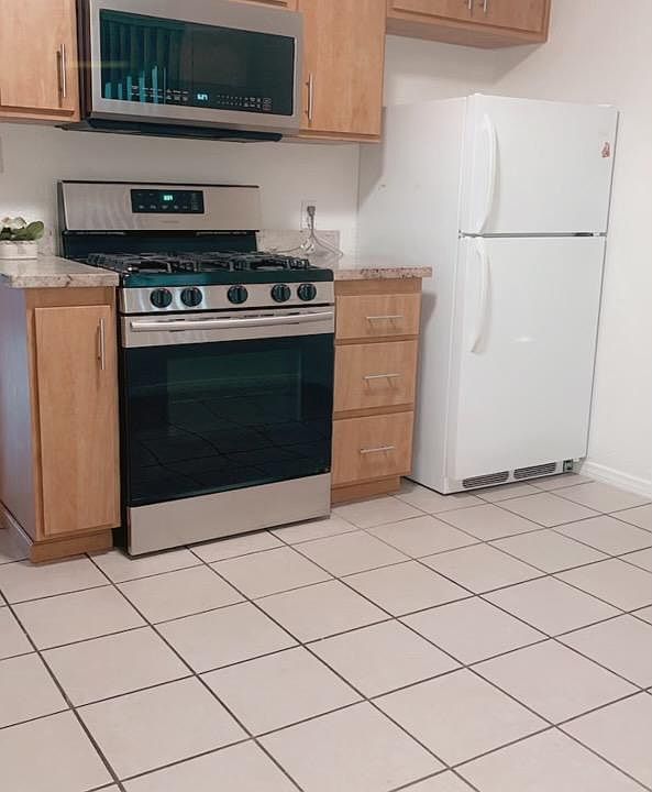 2nd image of 461 Claydelle Ave