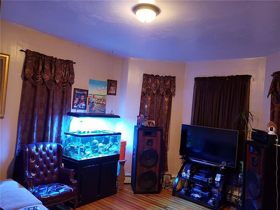 3rd image of 36 Norwich Ave