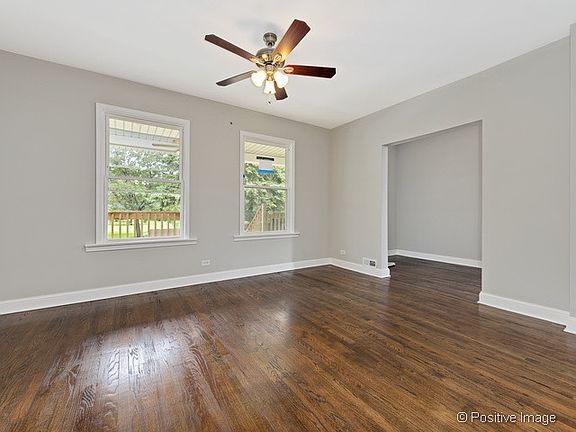 3rd image of 5035 W Potomac Ave