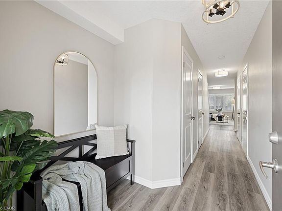 3rd image of 951 Zeller Cres