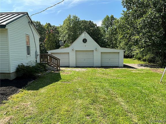 4th image of 56 Banks Dr