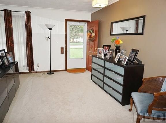 3rd image of 715 Winterberry Dr