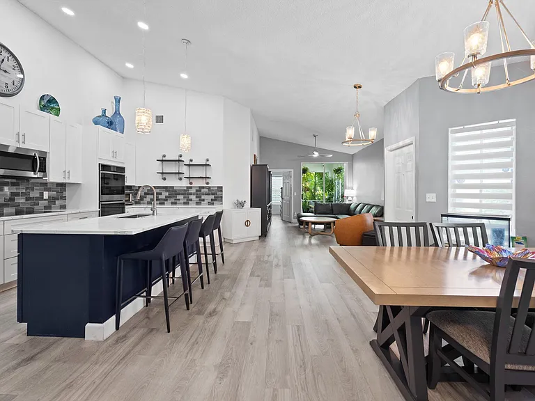 10761 Pelican Dr — Photo 3