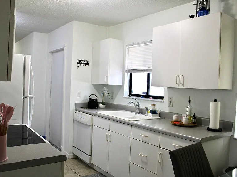 2533 SE Grand Dr — Photo 7