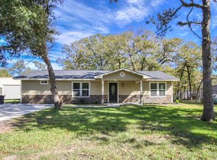1150 Lakeside Dr, Huntsville, TX 77320