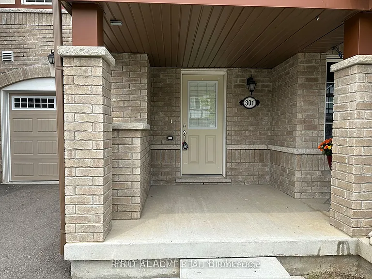 301 Murlock Hts — Photo 2